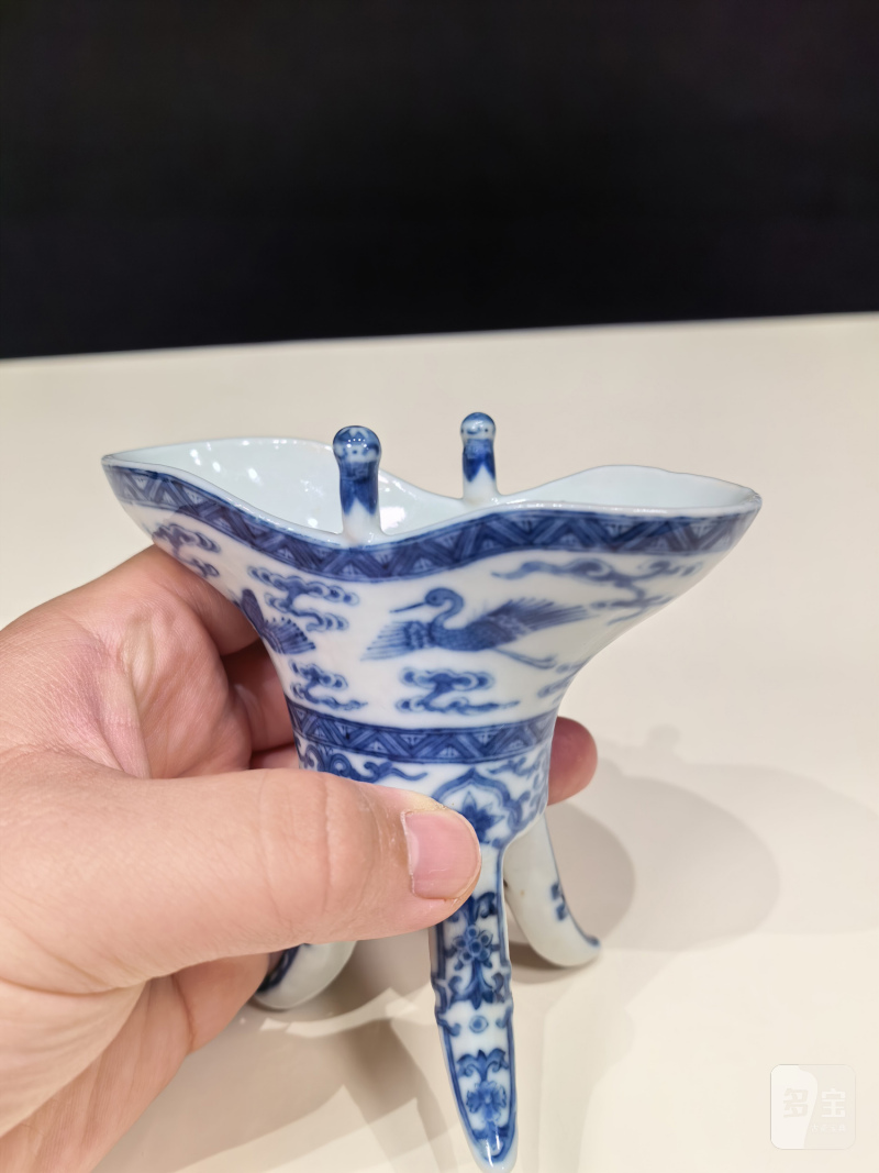 清乾隆 青花云鹤纹爵杯及江山一统爵盘一套 - 图7